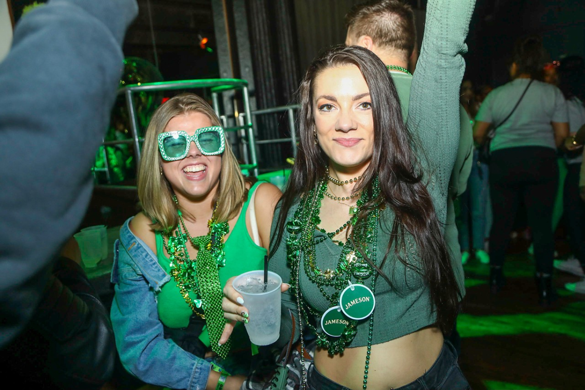 What Does A Bar Crawl Include