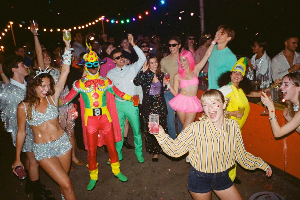 Halloween Bar Crawl Group Costume Ideas For Your Whole Squad